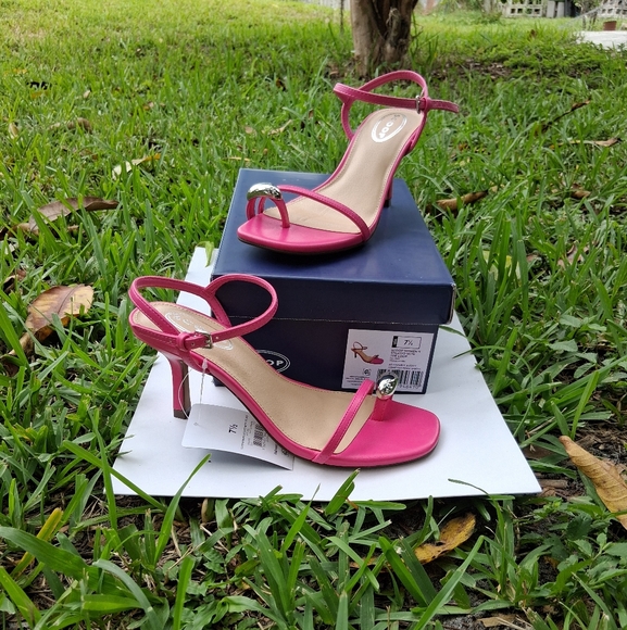 SCOOP Stiletto With Toe Loop - Picture 7 of 7